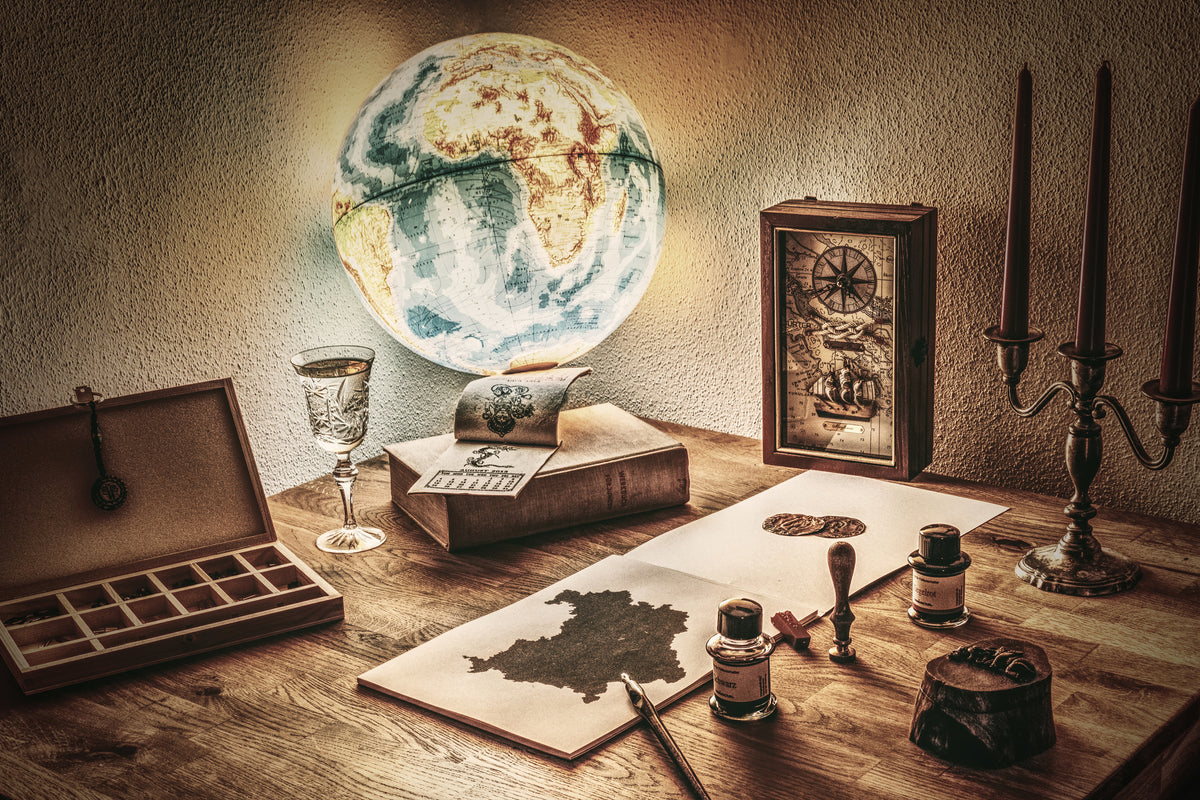 aluminium-print-antique-desk