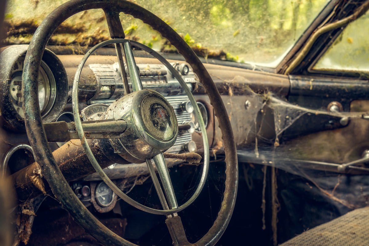 canvas-print-disintegrated-vintage-car