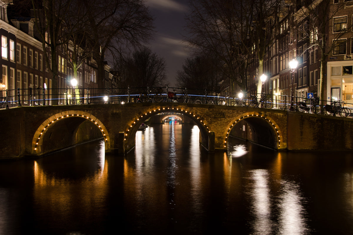 3-piece-aluminium-print-at-night-in-amsterdam