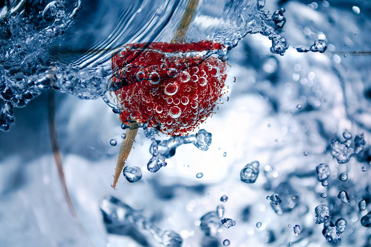 3-piece-aluminium-print-raspberry-in-the-water