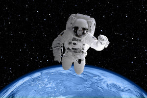 modern-3-piece-aluminium-print-in-the-spacesuit