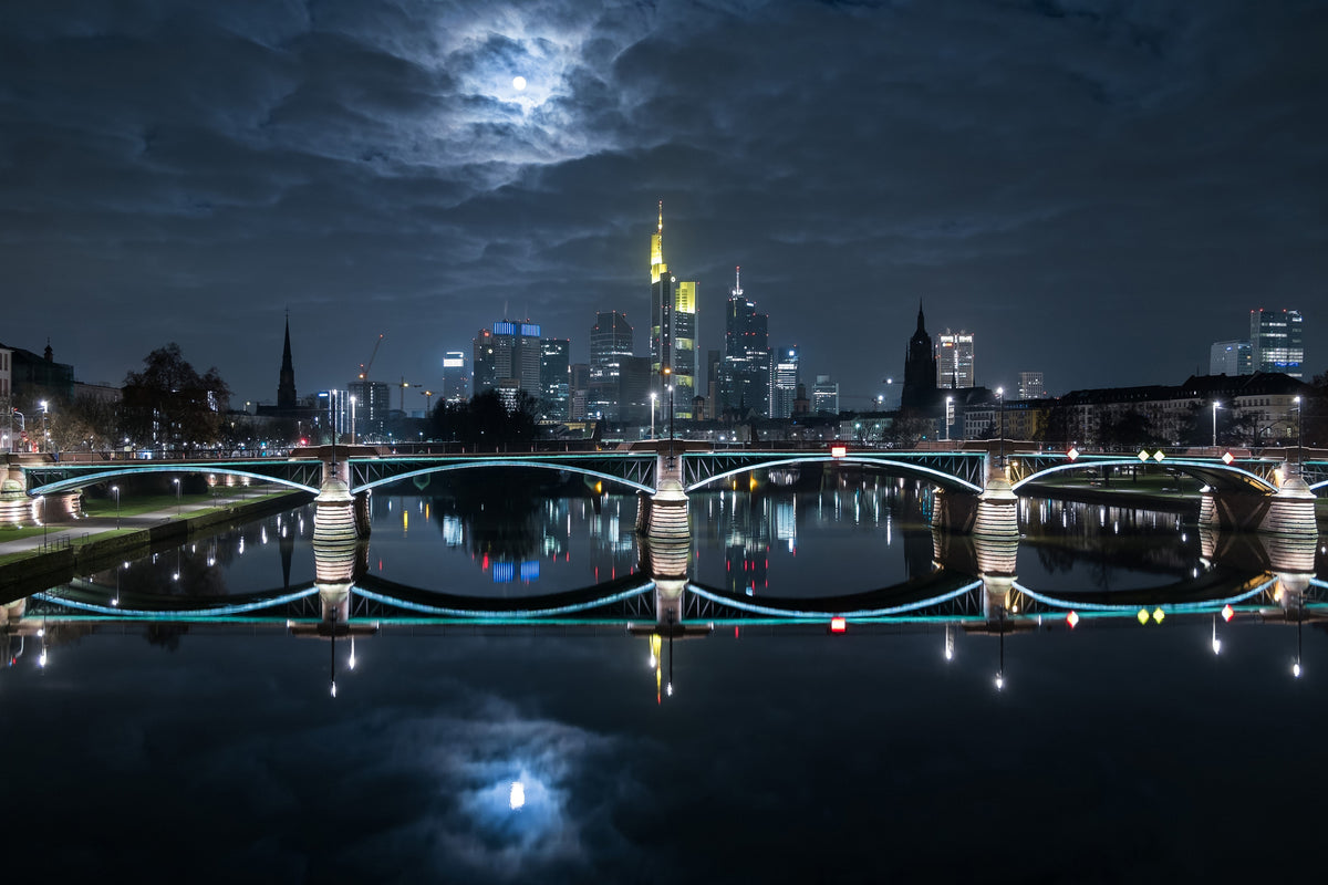 framedposter-print-frankfurt-at-full-moon