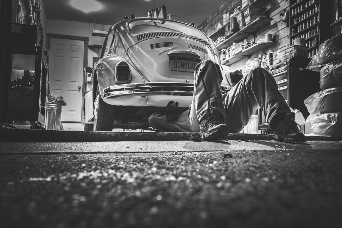 3-piece-aluminium-print-oldtimer-repair