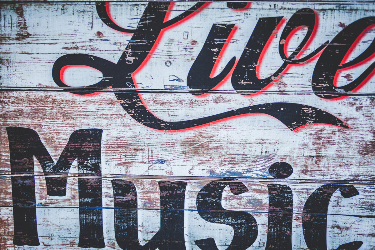 aluminium-print-retro-wooden-wall