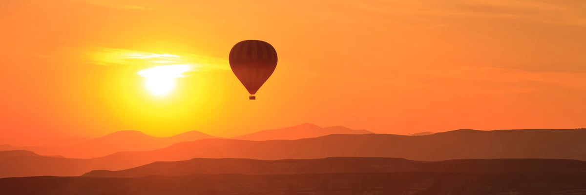 panoramic-acrylic-print-hot-air-balloon-at-sunset-panorama