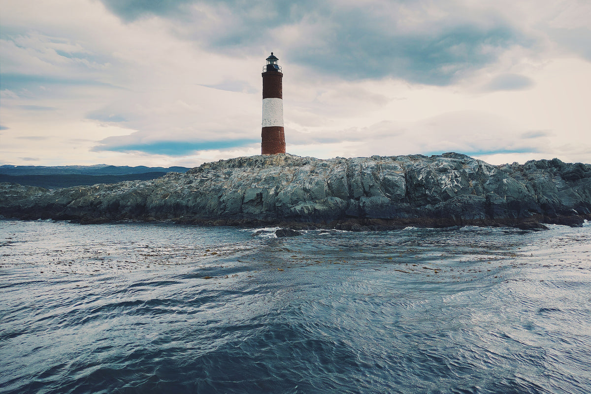 canvas-print-the-lighthouse-by-the-sea