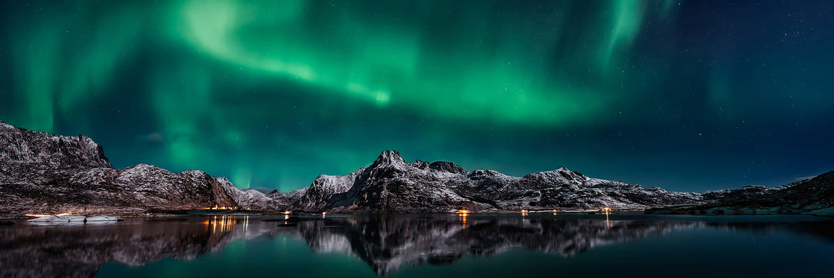 panoramic-canvas-print-lofoten-aurora-reflection-panorama
