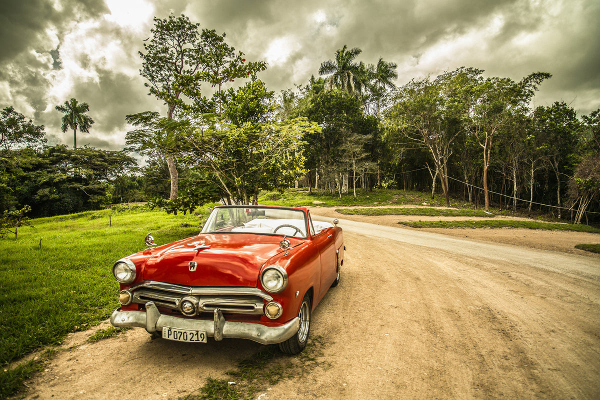 3-piece-canvas-print-a-vintage-car-in-cuba