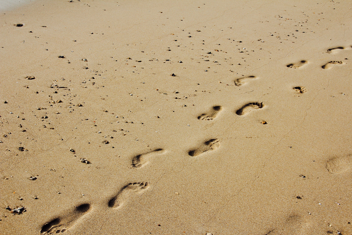 framedposter-print-footprints-in-the-sand