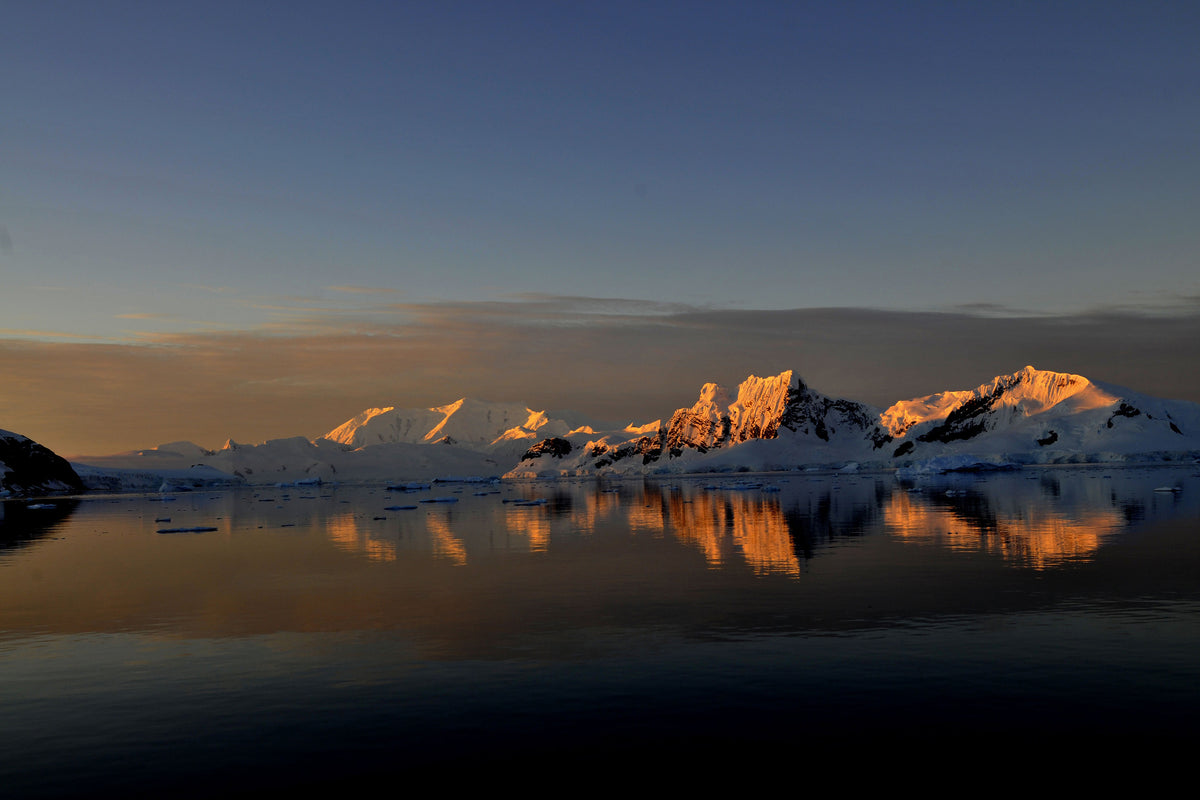 framedcanvas-print-peaceful-antarctic