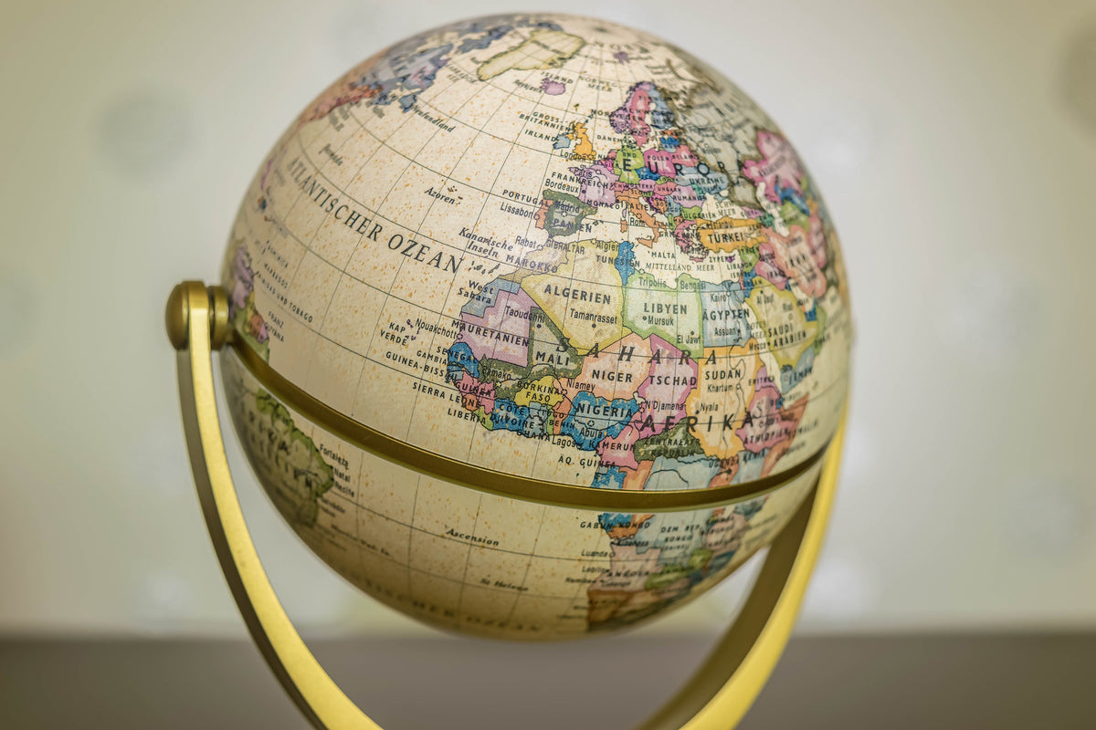 framedcanvas-print-the-globe