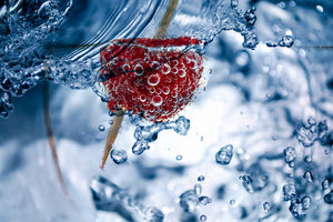 canvas-print-raspberry-in-the-water