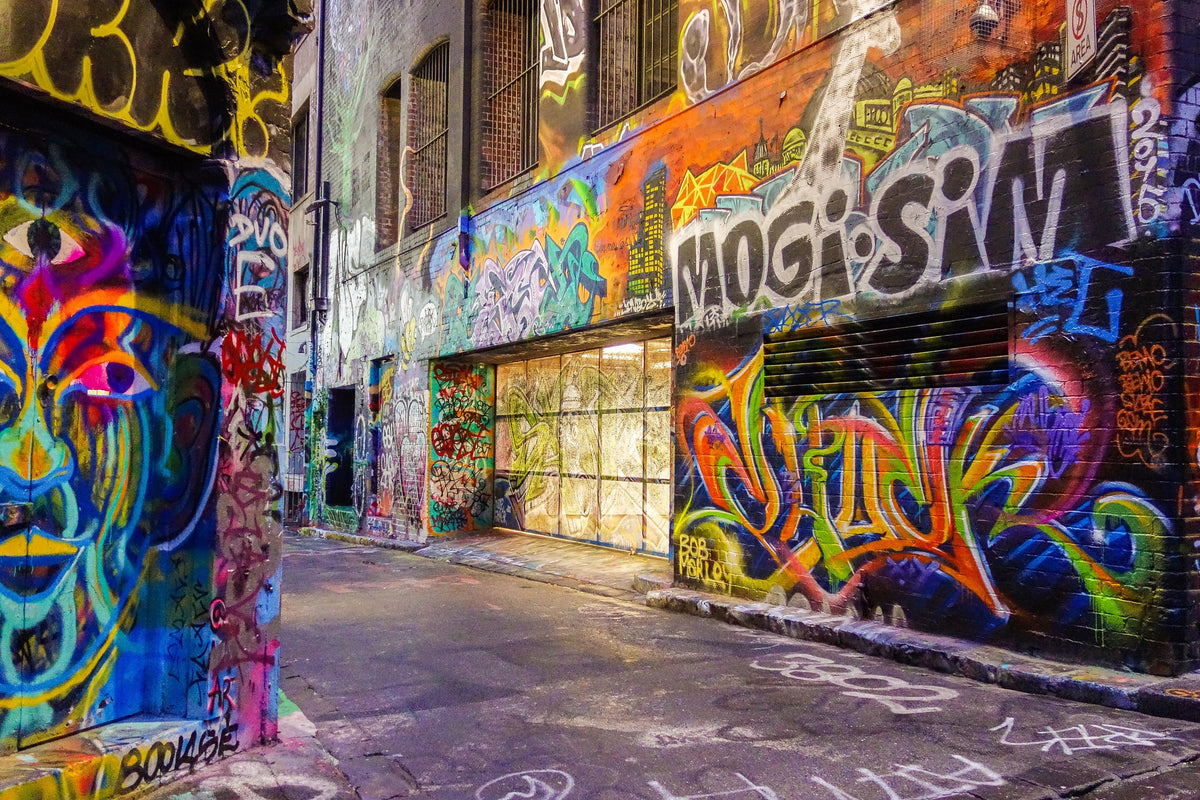 3-piece-aluminium-print-houses-with-graffiti