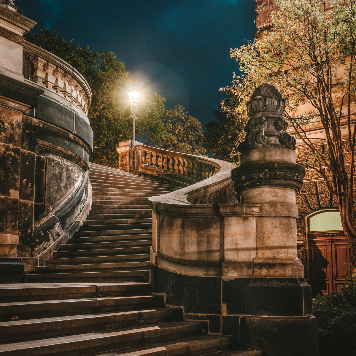 9-piece-canvas-print-at-night-in-dresden