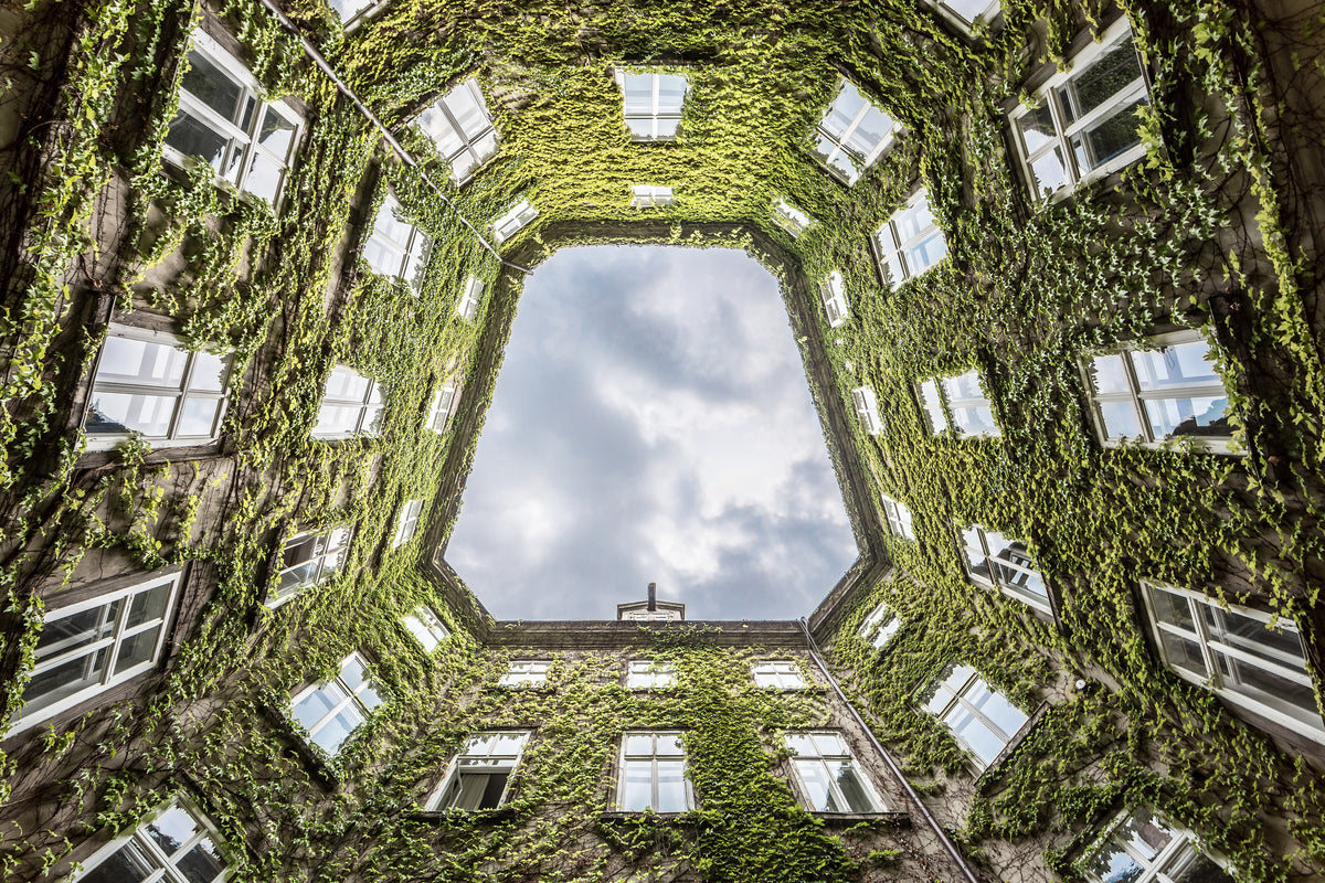 canvas-print-vienna-courtyard-x