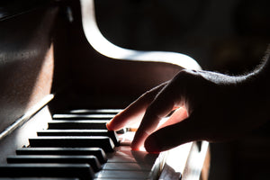 3-piece-acrylic-print-piano-player