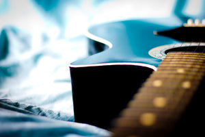 modern-3-piece-canvas-print-close-up-guitar