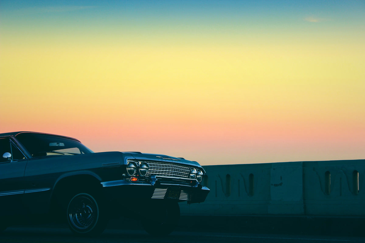 canvas-print-vintage-car-in-the-evening-light